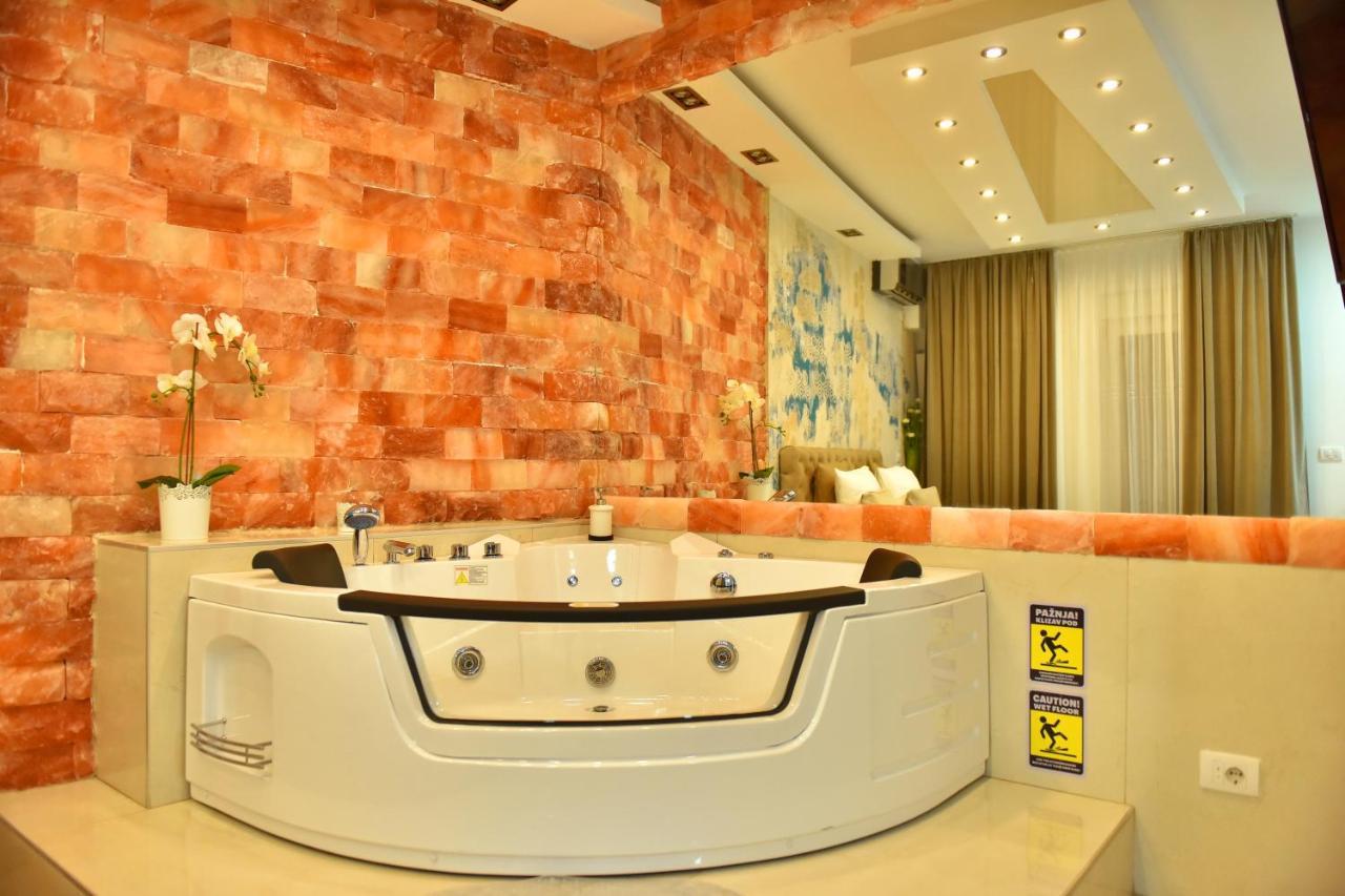 Design Apartment Premium Spa Lux 4 Star "Dubai" Completely Private Wellness & Spa Free Included Sauna & Jacuzzi & Salt Wall & Fire Place & 3D Ceilings & Business Wifi & Netflix & Keyless Code Entry & Full Smart App & Secure 2 Parking Place Ćuprija Exterior foto