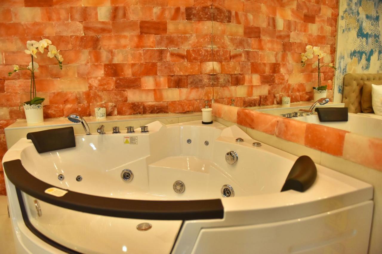 Design Apartment Premium Spa Lux 4 Star "Dubai" Completely Private Wellness & Spa Free Included Sauna & Jacuzzi & Salt Wall & Fire Place & 3D Ceilings & Business Wifi & Netflix & Keyless Code Entry & Full Smart App & Secure 2 Parking Place Ćuprija Exterior foto
