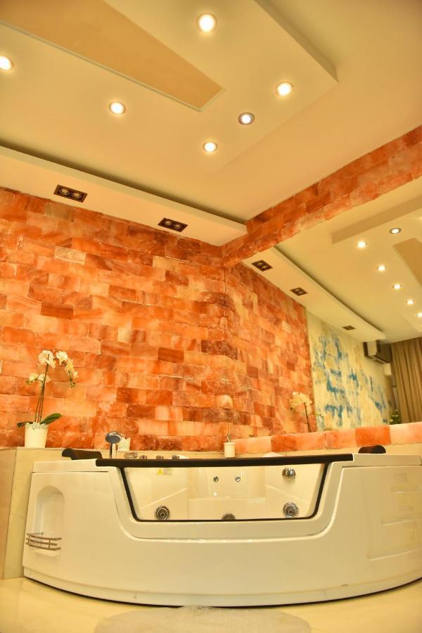 Design Apartment Premium Spa Lux 4 Star "Dubai" Completely Private Wellness & Spa Free Included Sauna & Jacuzzi & Salt Wall & Fire Place & 3D Ceilings & Business Wifi & Netflix & Keyless Code Entry & Full Smart App & Secure 2 Parking Place Ćuprija Exterior foto