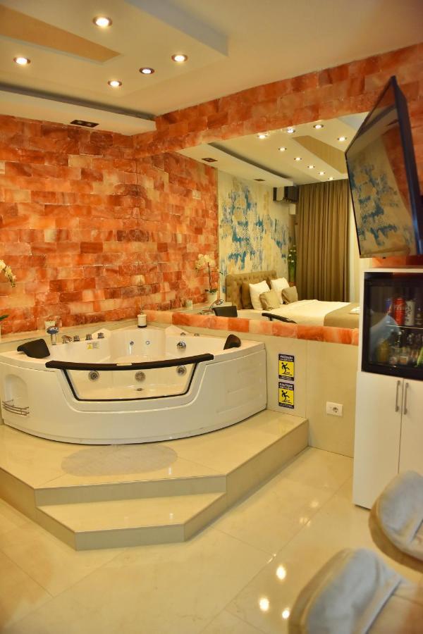 Design Apartment Premium Spa Lux 4 Star "Dubai" Completely Private Wellness & Spa Free Included Sauna & Jacuzzi & Salt Wall & Fire Place & 3D Ceilings & Business Wifi & Netflix & Keyless Code Entry & Full Smart App & Secure 2 Parking Place Ćuprija Exterior foto